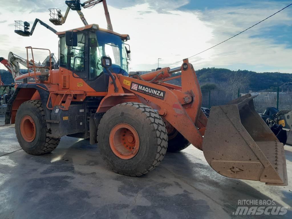 Doosan DL 300 Gumikerekes homlokrakodók