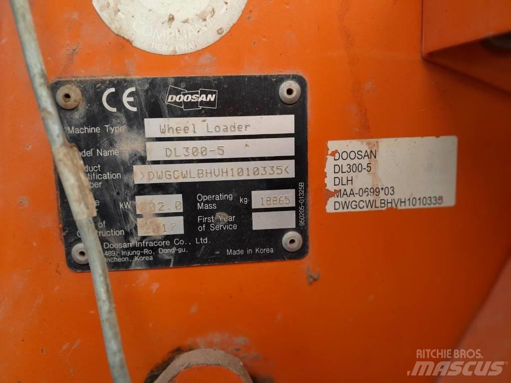 Doosan DL 300 Gumikerekes homlokrakodók