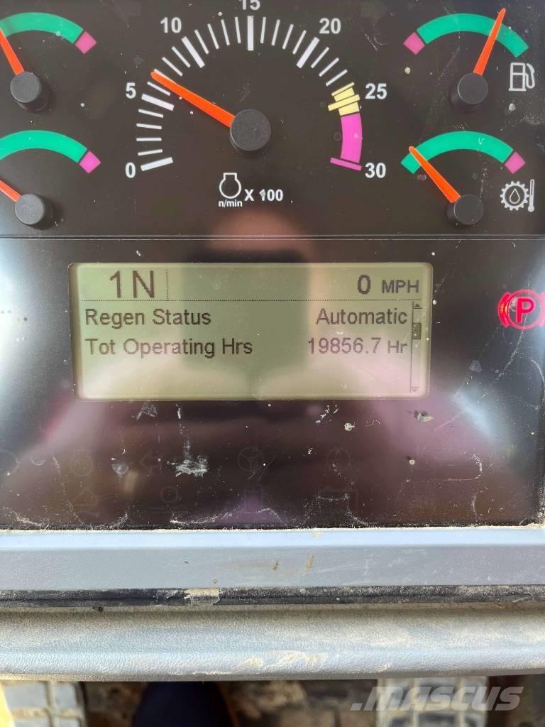 CAT 966 K Gumikerekes homlokrakodók