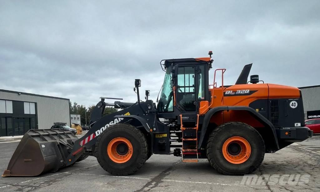 Doosan DL 320-7 Gumikerekes homlokrakodók