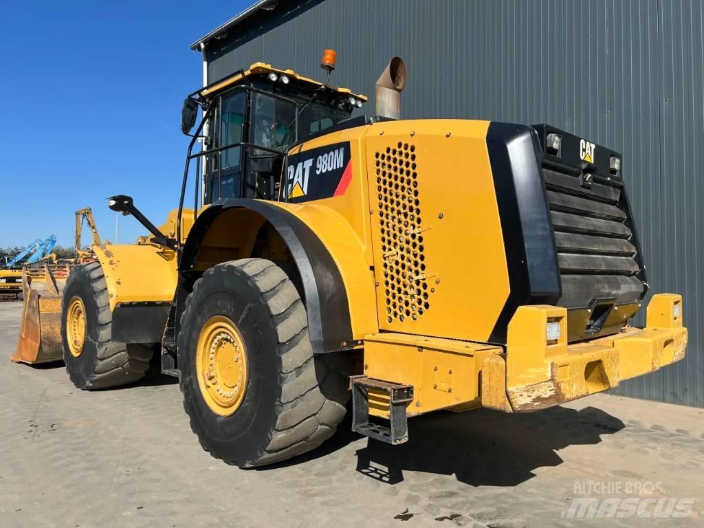 CAT 980M Gumikerekes homlokrakodók