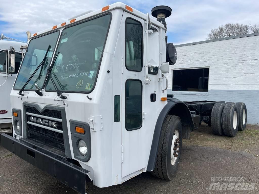 Mack LEU613 Fülkés alváz