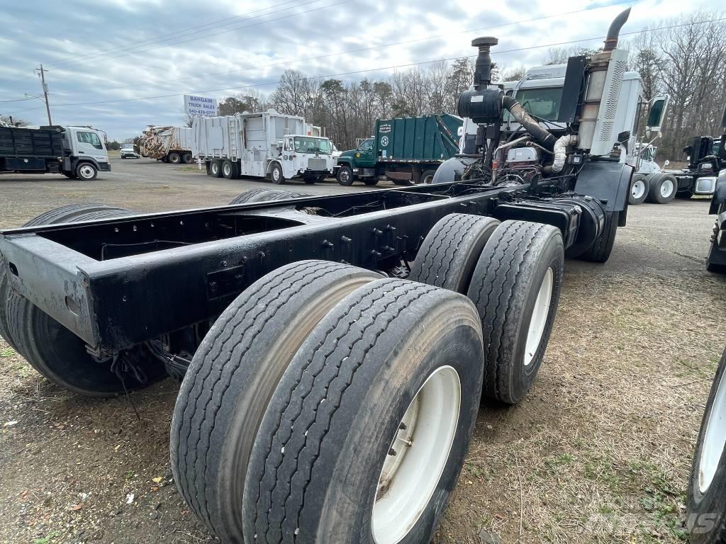 Mack LEU613 Fülkés alváz