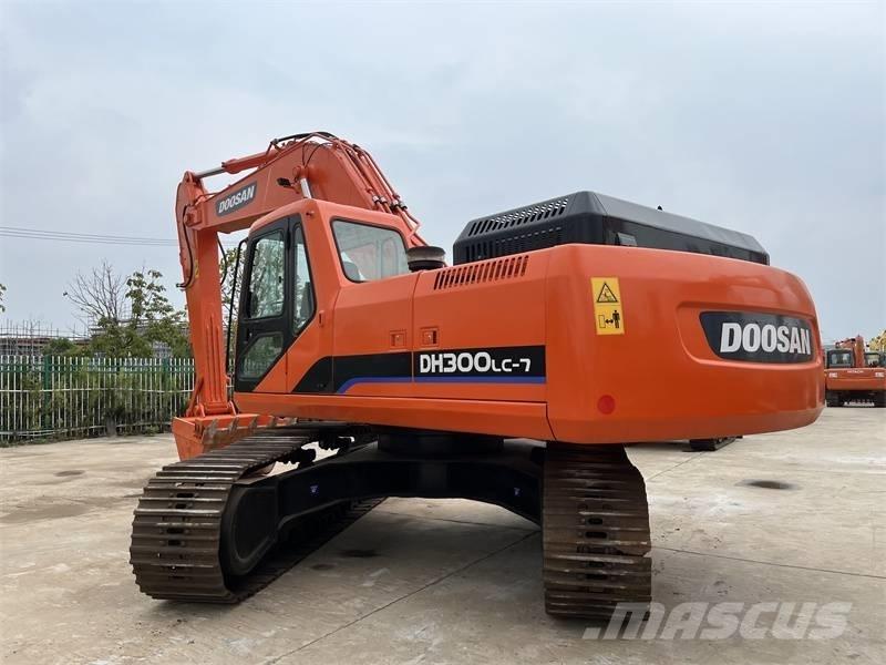 Doosan 300 Lánctalpas kotrók