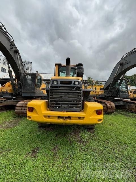 Volvo L 90 F Gumikerekes homlokrakodók