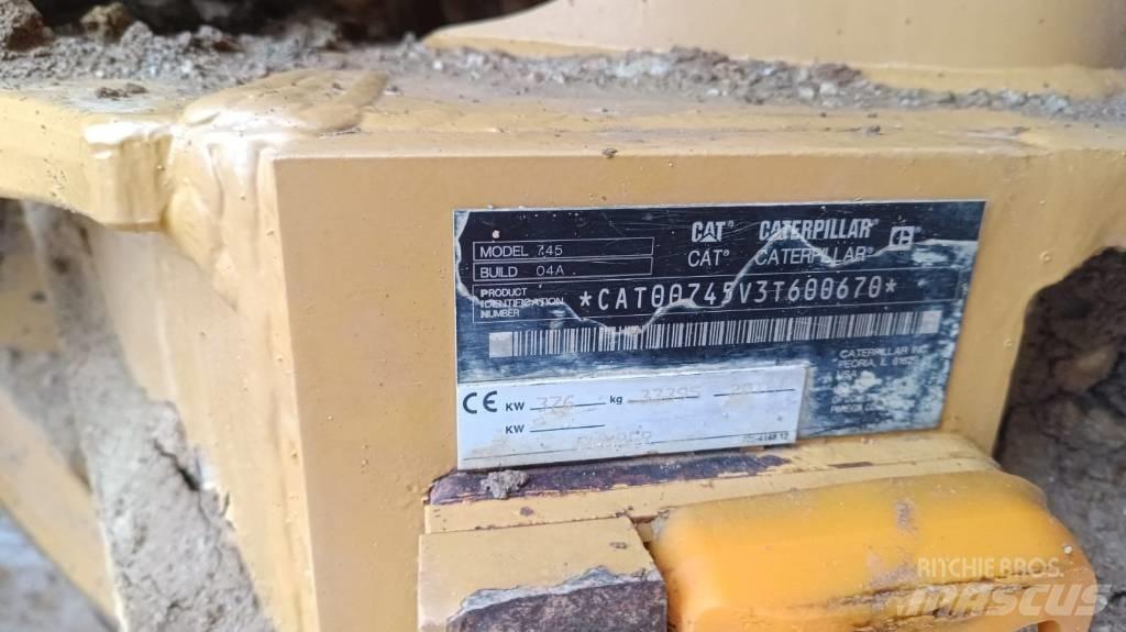 CAT 745 Csuklósdömperek