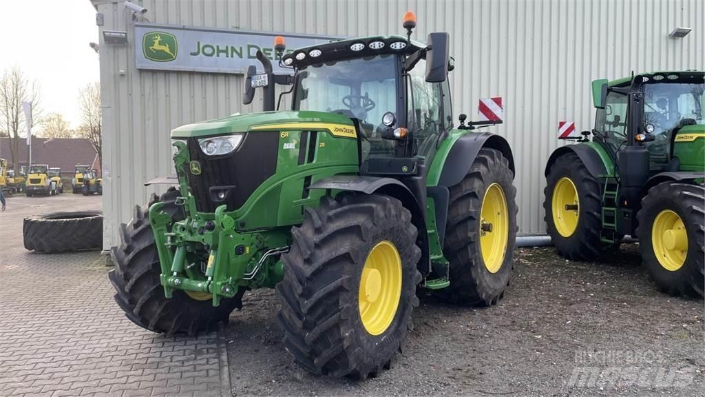 John Deere 6R215 Traktorok