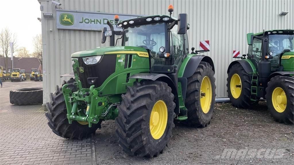John Deere 6R215 Traktorok