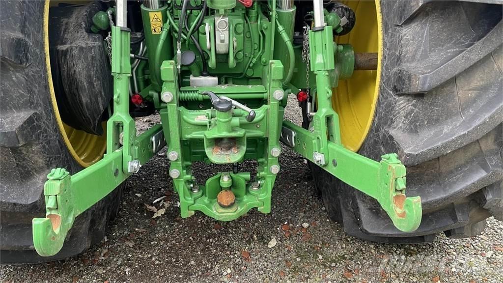 John Deere 6R215 Traktorok
