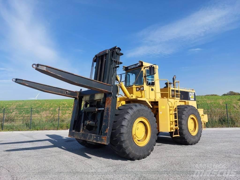 CAT 988 B Gumikerekes homlokrakodók