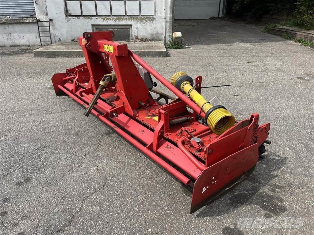 Lely 300-22 Kardánhajtású ekék és Forgó-boronák