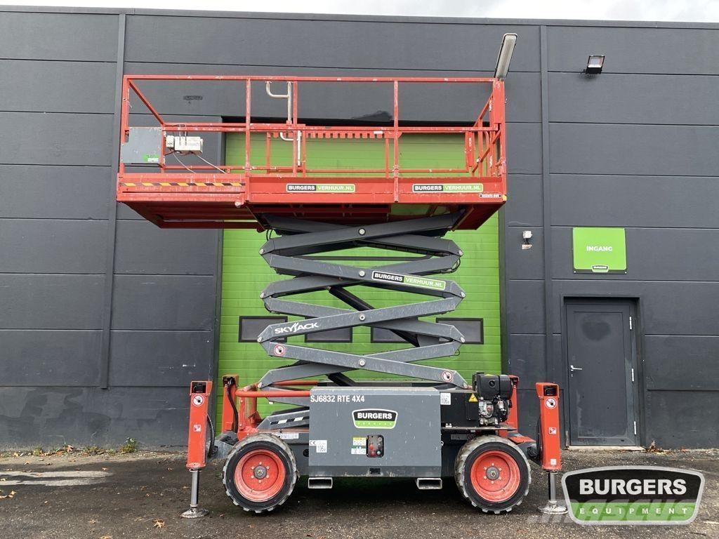 SkyJack SJ6832 RTE Ollós emelők