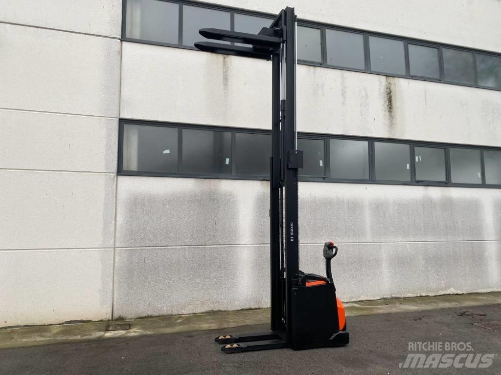 Toyota SWE160 Gyalogkíséretű targonca