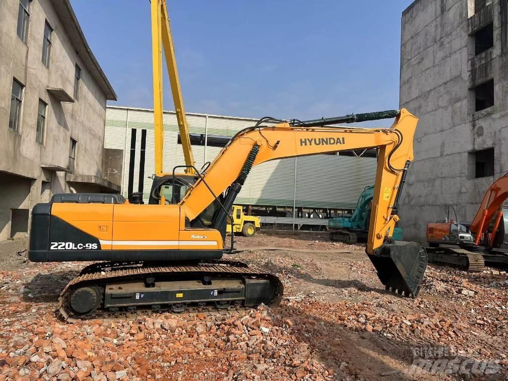 Hyundai R220 Lánctalpas kotrók