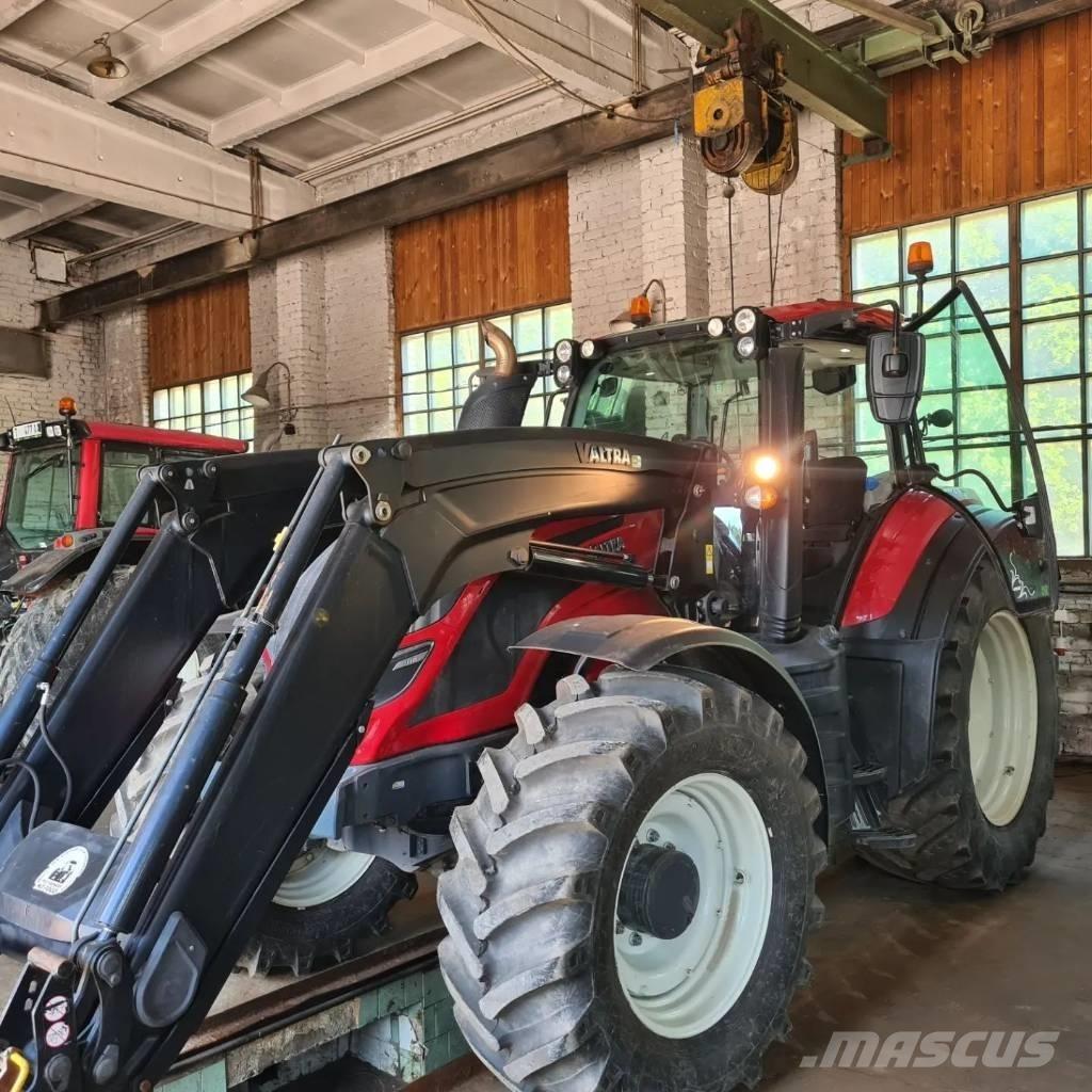 Valtra T 174 Traktorok