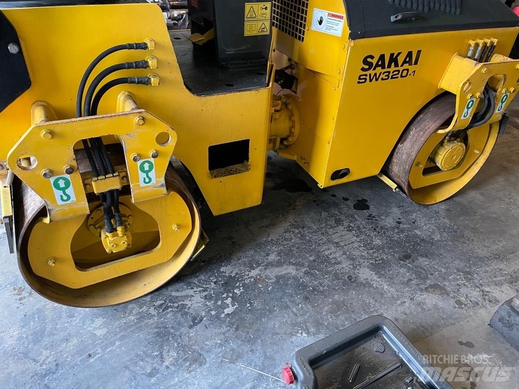 Sakai SW 320-1 Ikerdobos hengerek