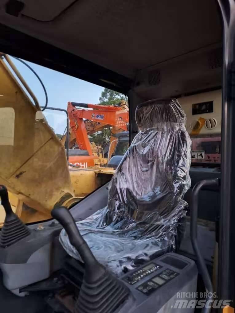 Komatsu PC 200-7 Lánctalpas kotrók