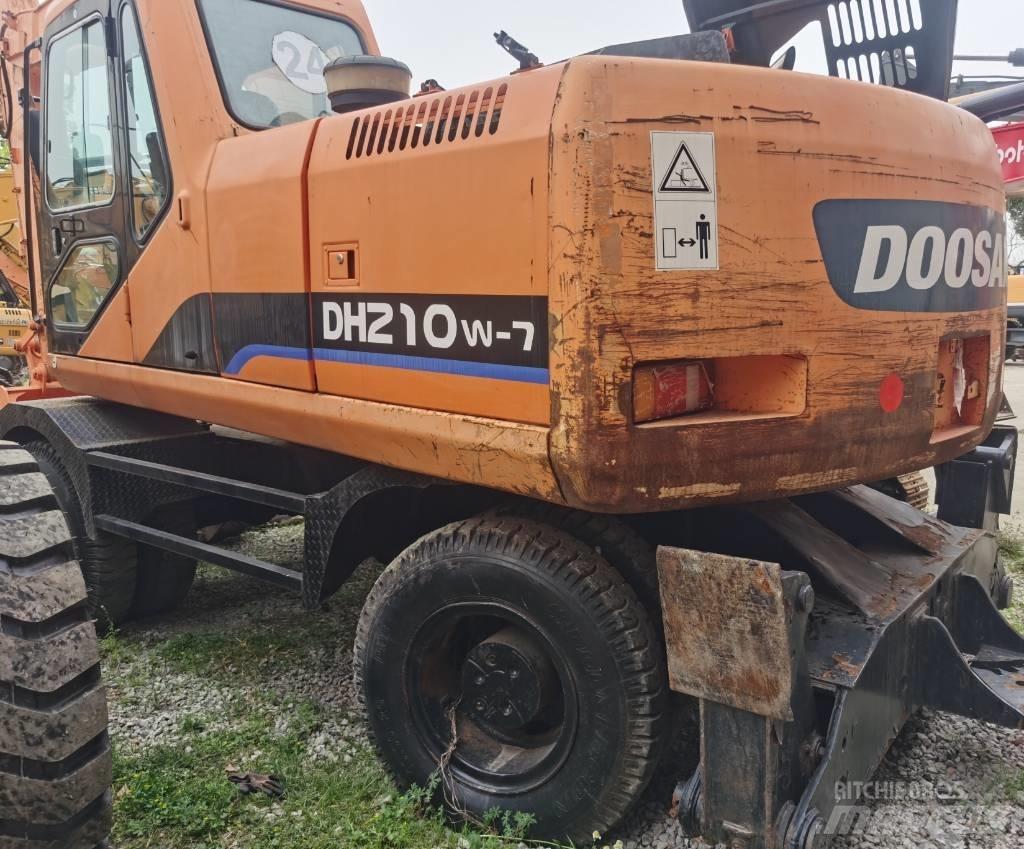 Doosan DH 210 W-7 Gumikerekes kotrók