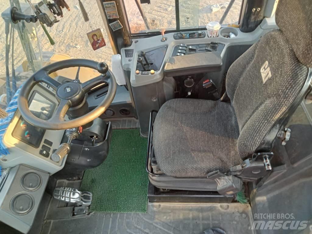 CAT 950 GC Gumikerekes homlokrakodók