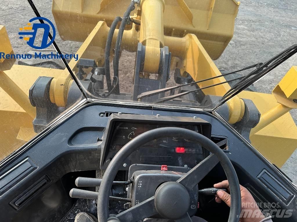 Komatsu WA380 Gumikerekes homlokrakodók