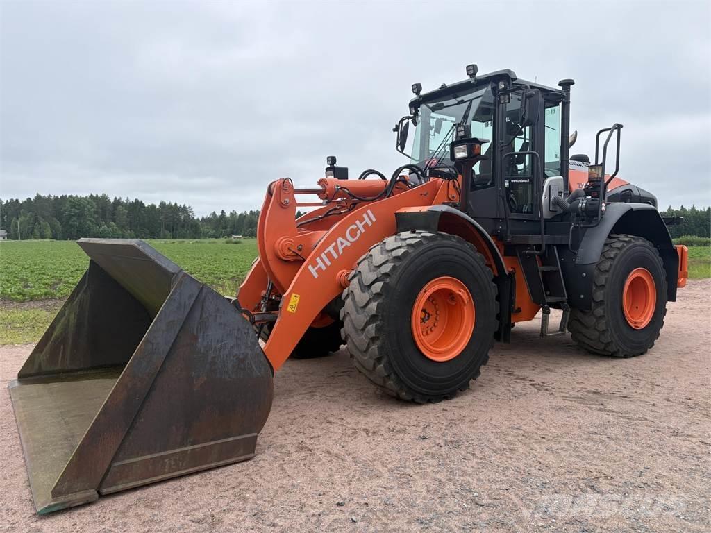 Hitachi ZW 220-6 Gumikerekes homlokrakodók