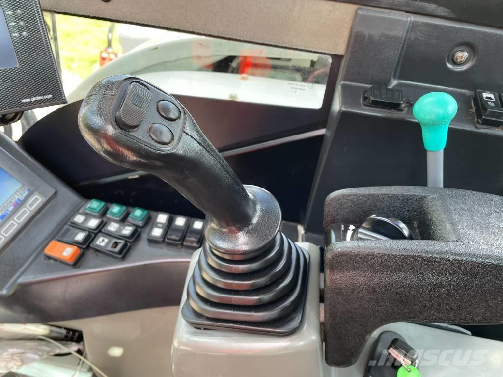 Takeuchi TB 295 W Gumikerekes kotrók