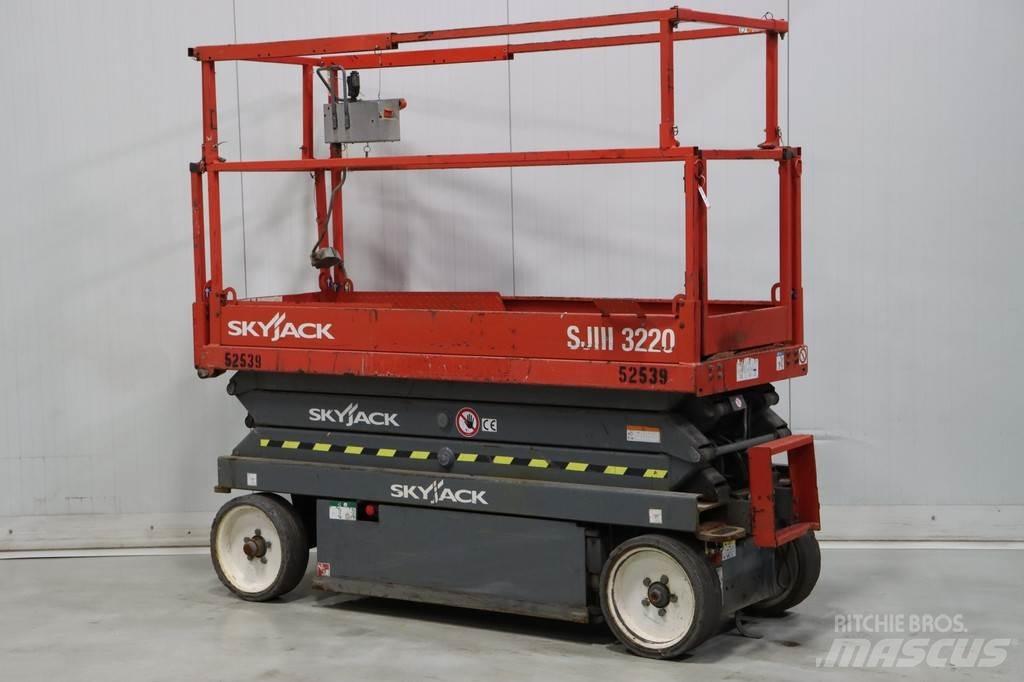 SkyJack SJ III3220 Ollós emelők