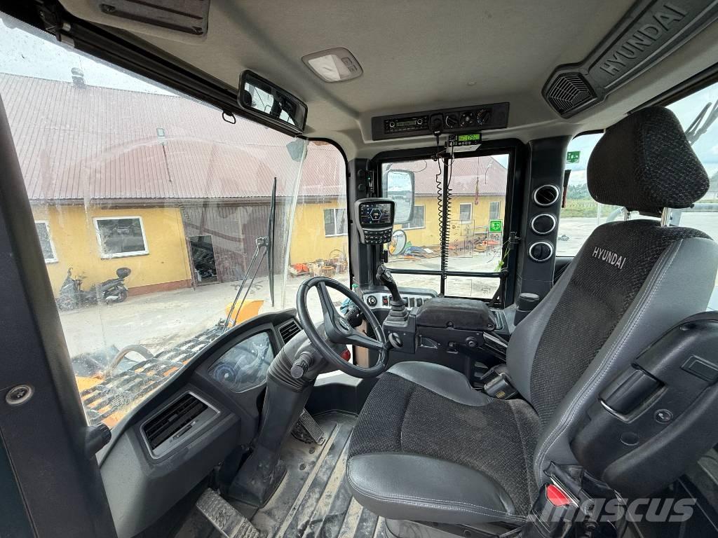 Hyundai HL 960 Gumikerekes homlokrakodók