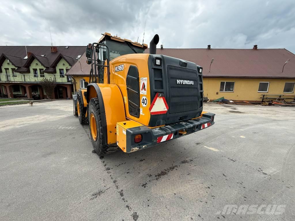 Hyundai HL 960 Gumikerekes homlokrakodók