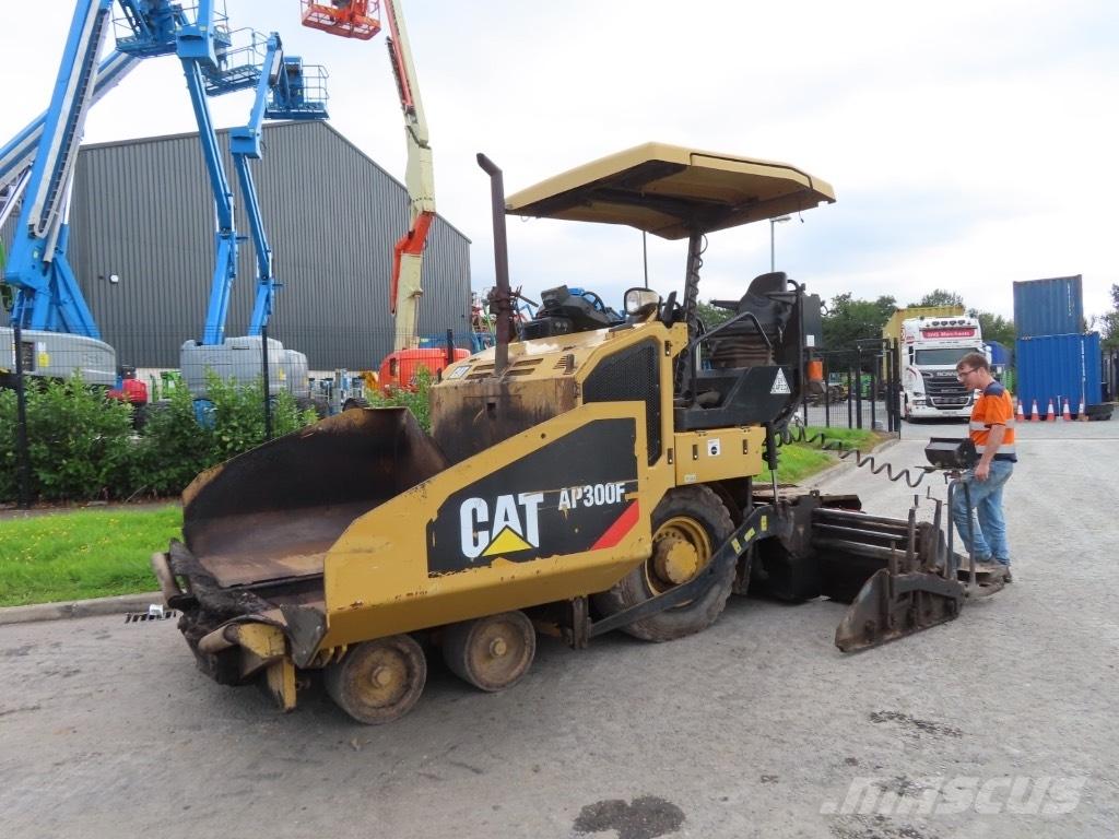 CAT AP 300 Aszfalt terítõ gépek