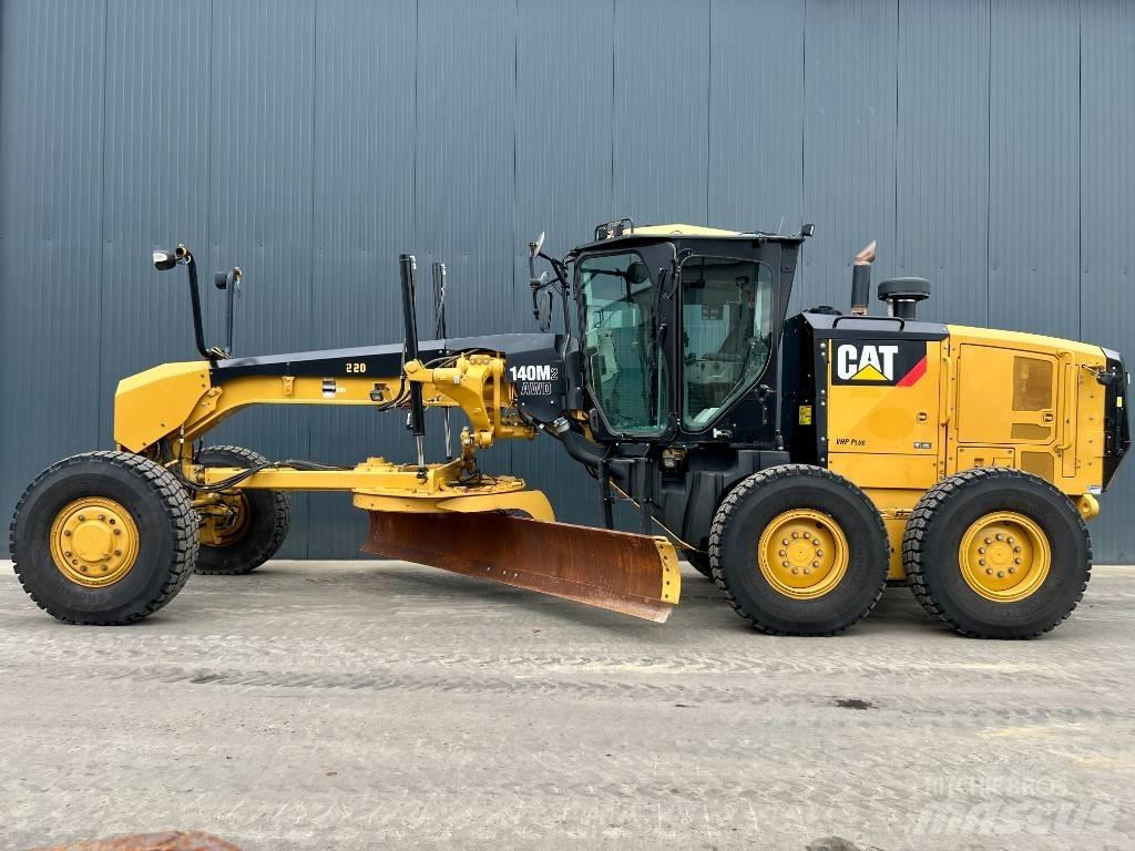 CAT 140M2 AWD Gréderek