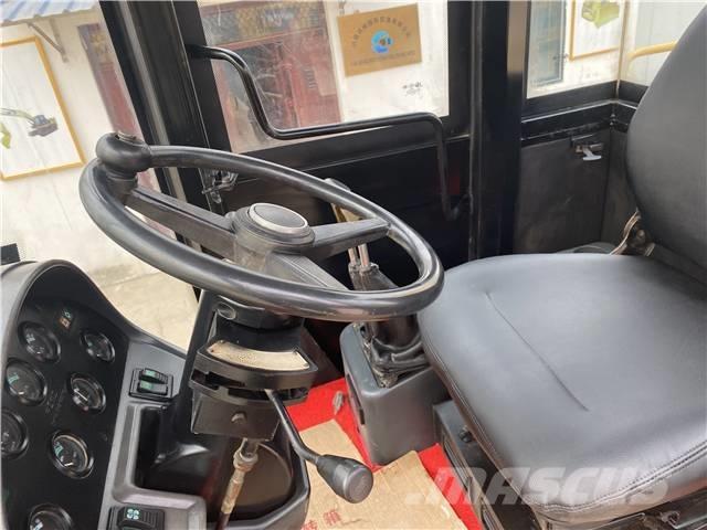 CAT 966H Gumikerekes homlokrakodók