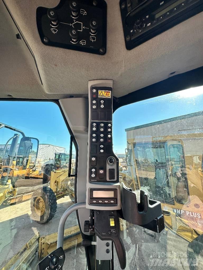 CAT 12 M 2 Gréderek