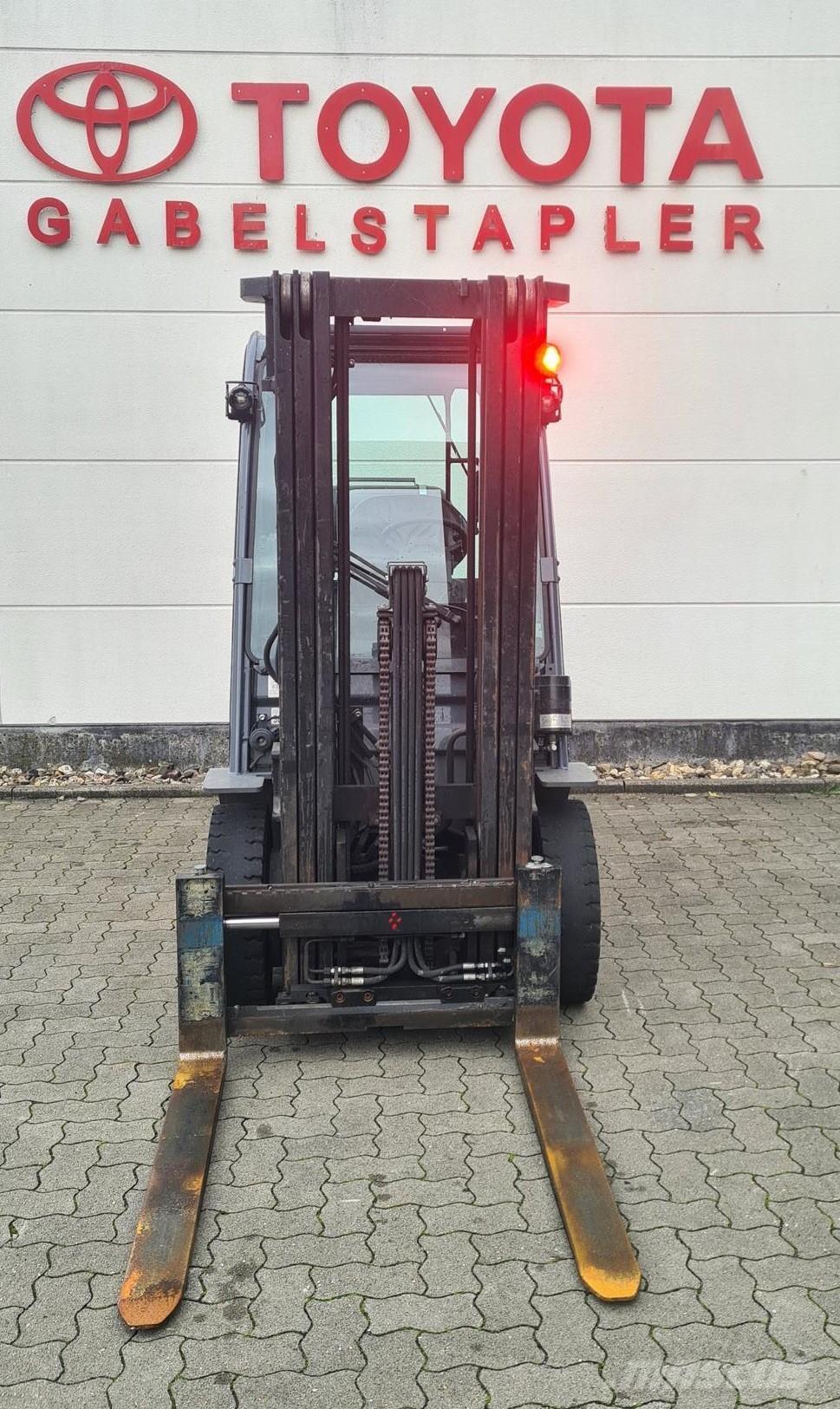 Toyota 02-8FGF25 Gázüzemű targoncák