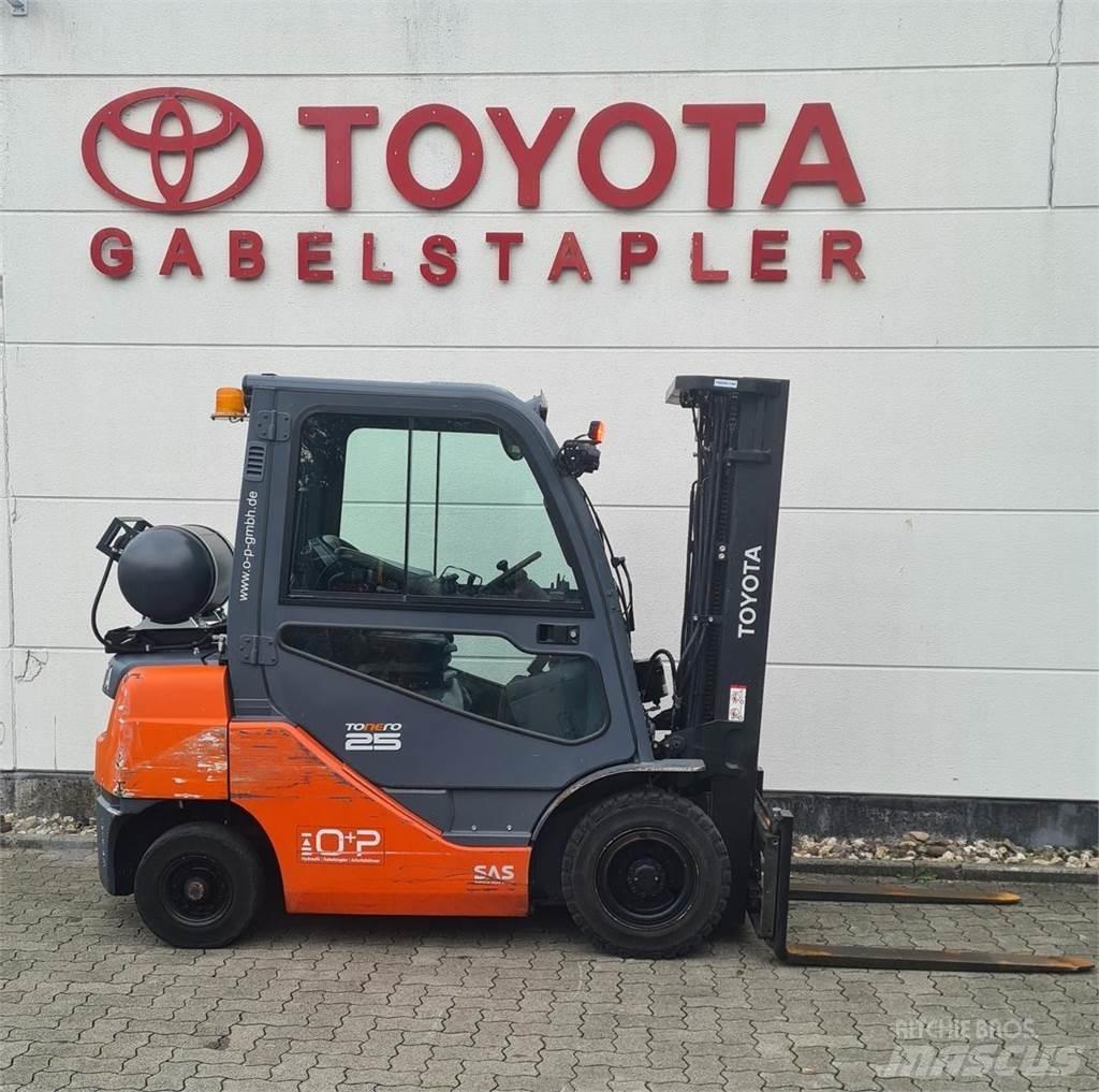Toyota 02-8FGF25 Gázüzemű targoncák