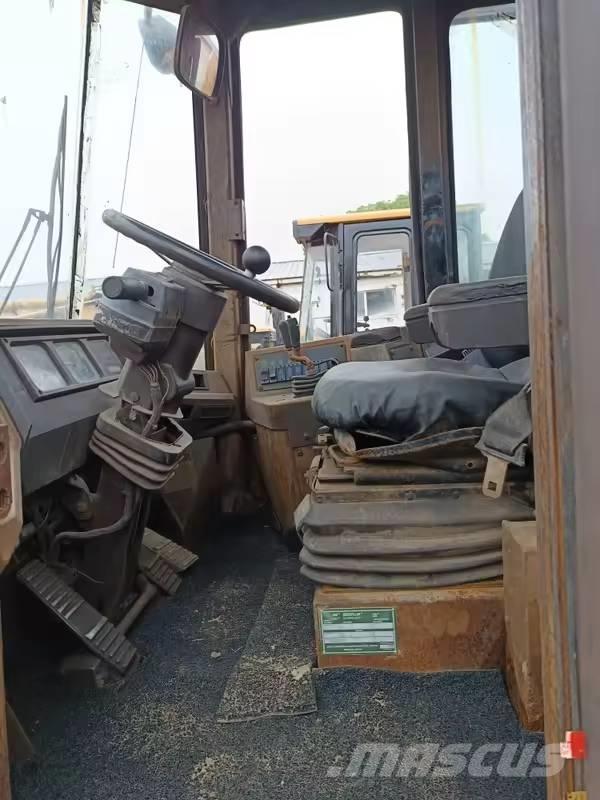 CAT 950 F Gumikerekes homlokrakodók