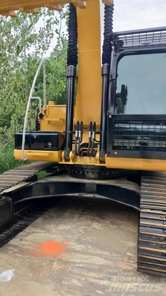CAT 320D2 Lánctalpas kotrók