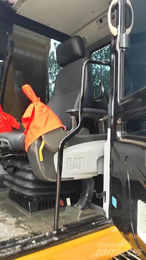 CAT 320D2 Lánctalpas kotrók