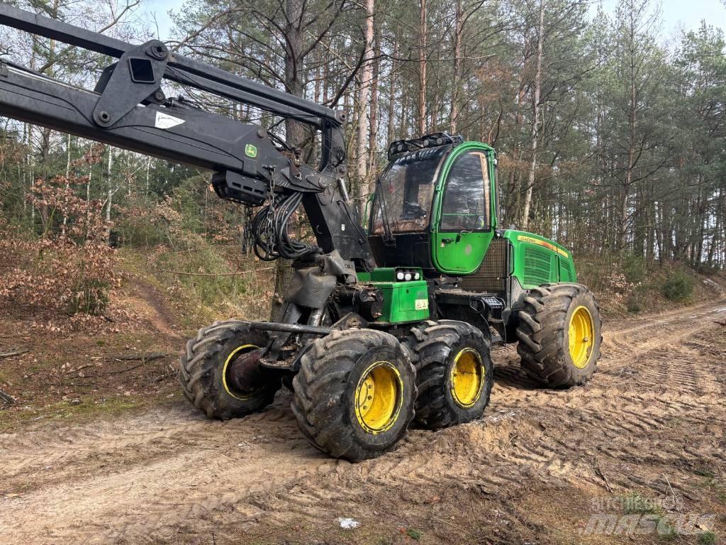 John Deere 1170 E Betakarítók