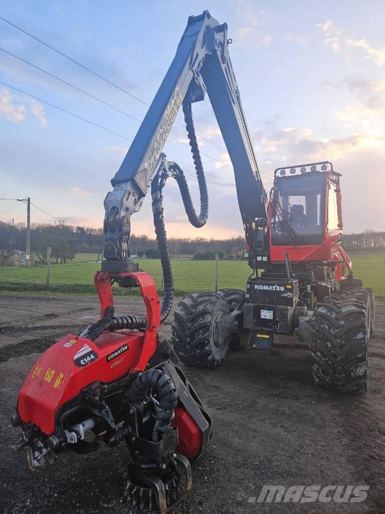 Komatsu 931 XC Betakarítók