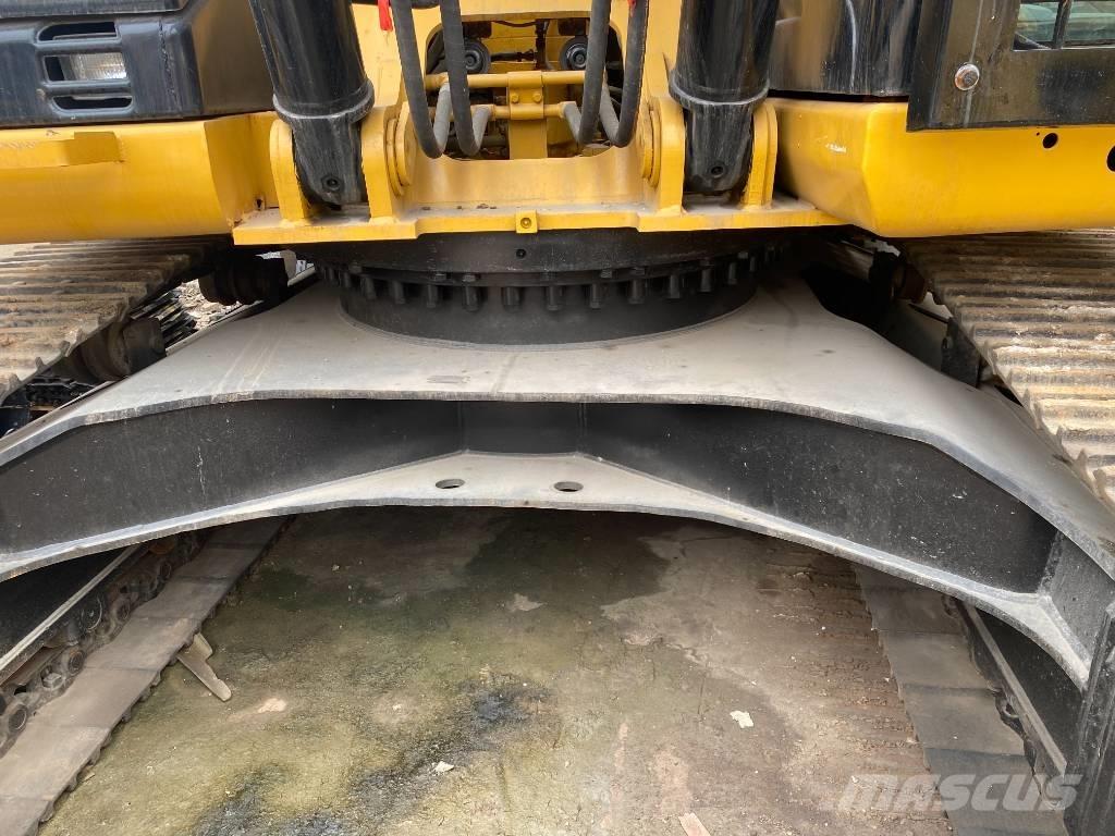 CAT 330 D Lánctalpas kotrók