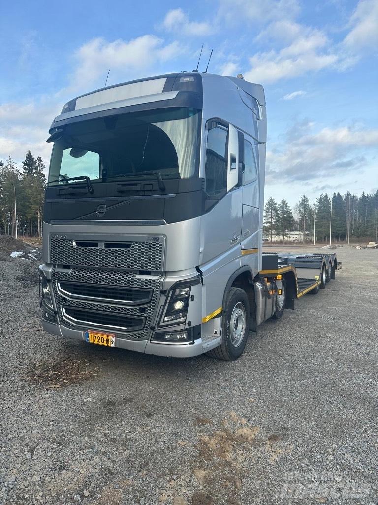 Volvo FH16 750 erdészeti gépszállító teherautók