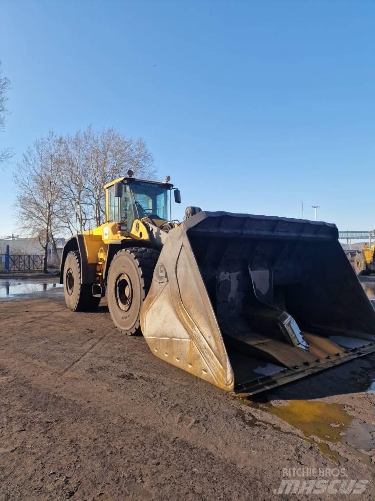Volvo L 220 F Gumikerekes homlokrakodók