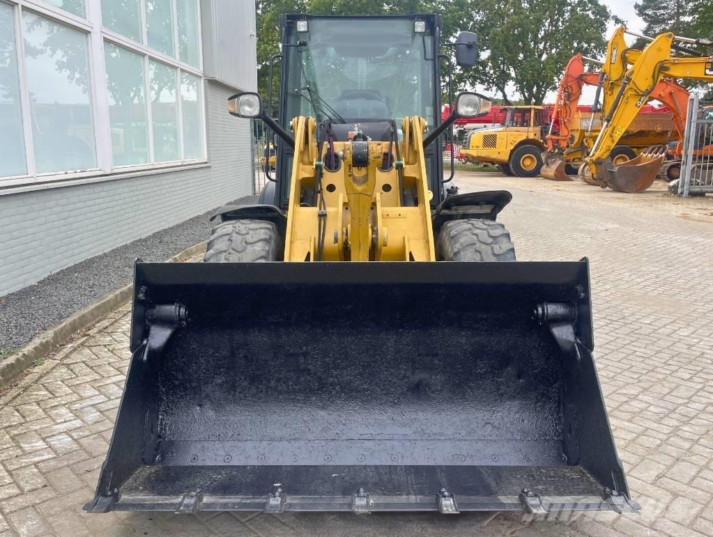 CAT 906 M   2018 Gumikerekes homlokrakodók