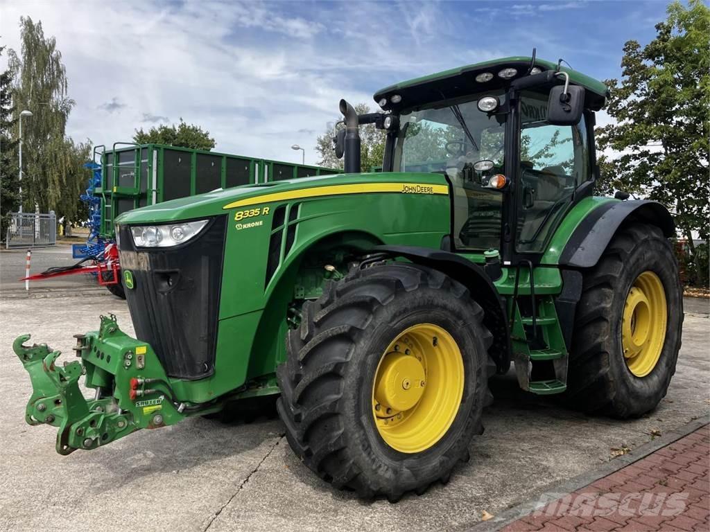 John Deere 8335R Traktorok