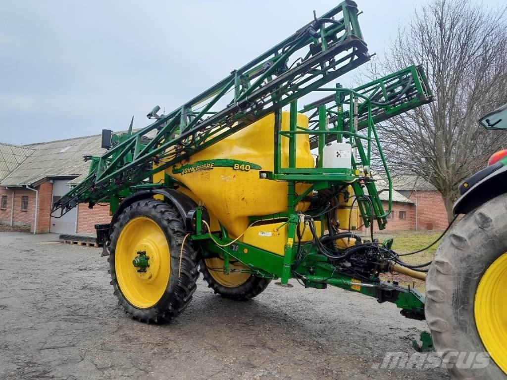 John Deere 840 Vontatott trágyaszórók