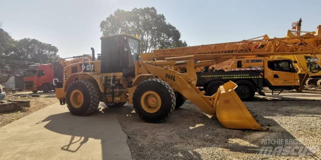 CAT 966 L Gumikerekes homlokrakodók