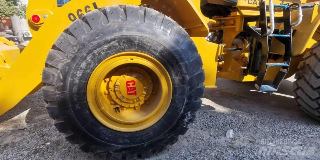 CAT 966 L Gumikerekes homlokrakodók