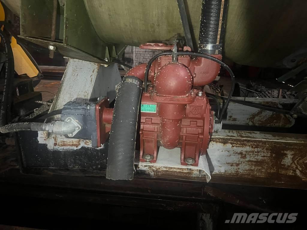 JCB 714 Poranyag tartályos