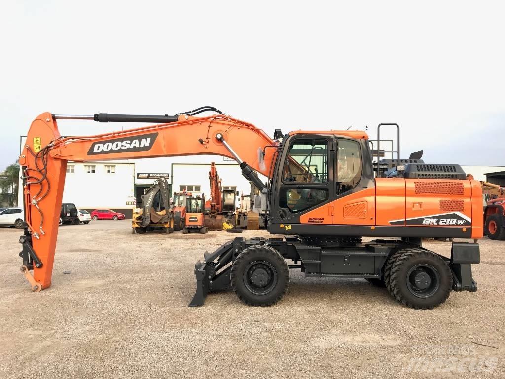 Develon DX 210 W-7 Gumikerekes kotrók